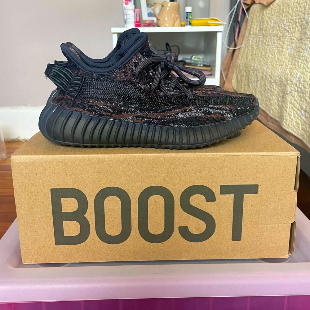 YEEZY Boost 350 V2